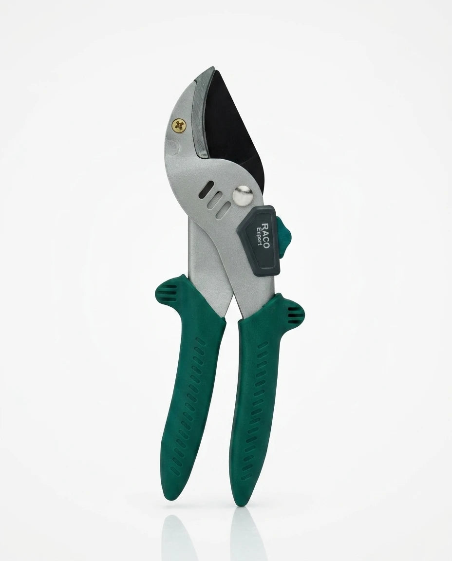 Yapı Market Nalbur yeşil saplı, siyah bıçaklı ve gümüş gövdeli 200 mm ergonomik bahçe budama makası.