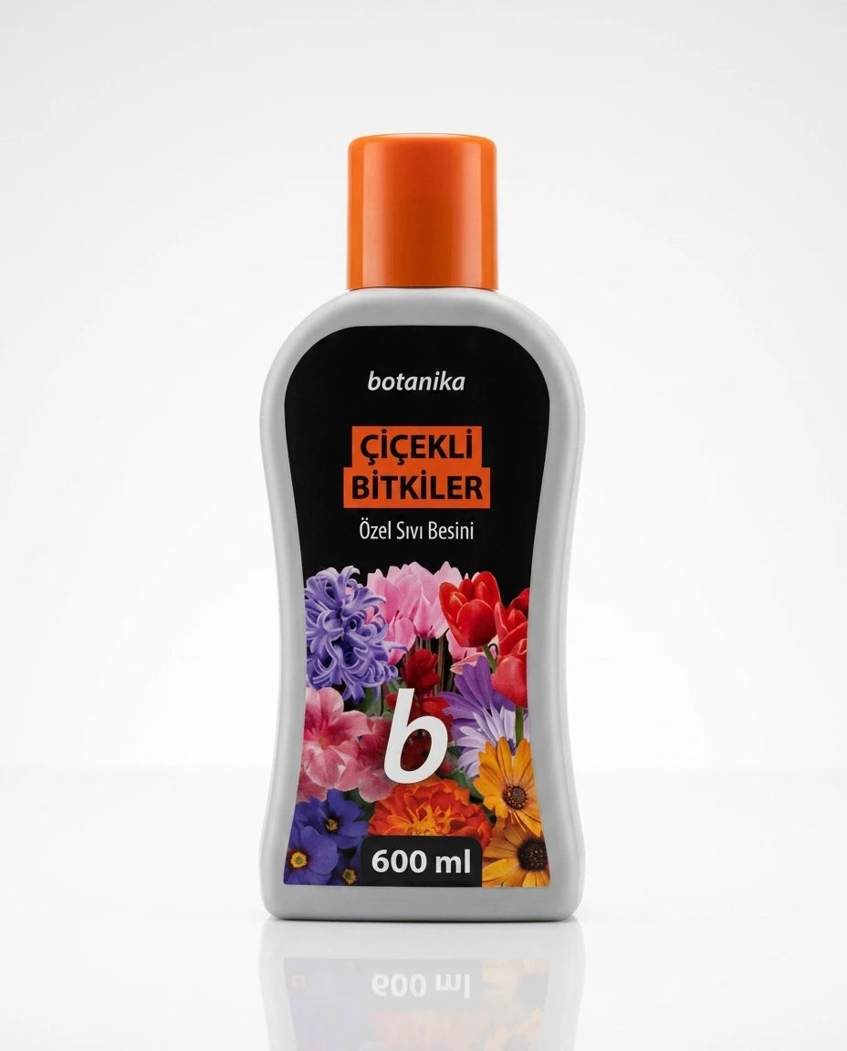 Yapı Market Nalbur Botanika turuncu kapaklı gri şişede 600 ml çiçekli bitkiler için özel sıvı besini.